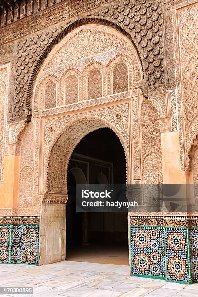 Interior De Madrassa Ali Ben Youssef Marrakech Marrocos - Fotografias de stock e mais imagens de Arco - Caraterística arquitetural