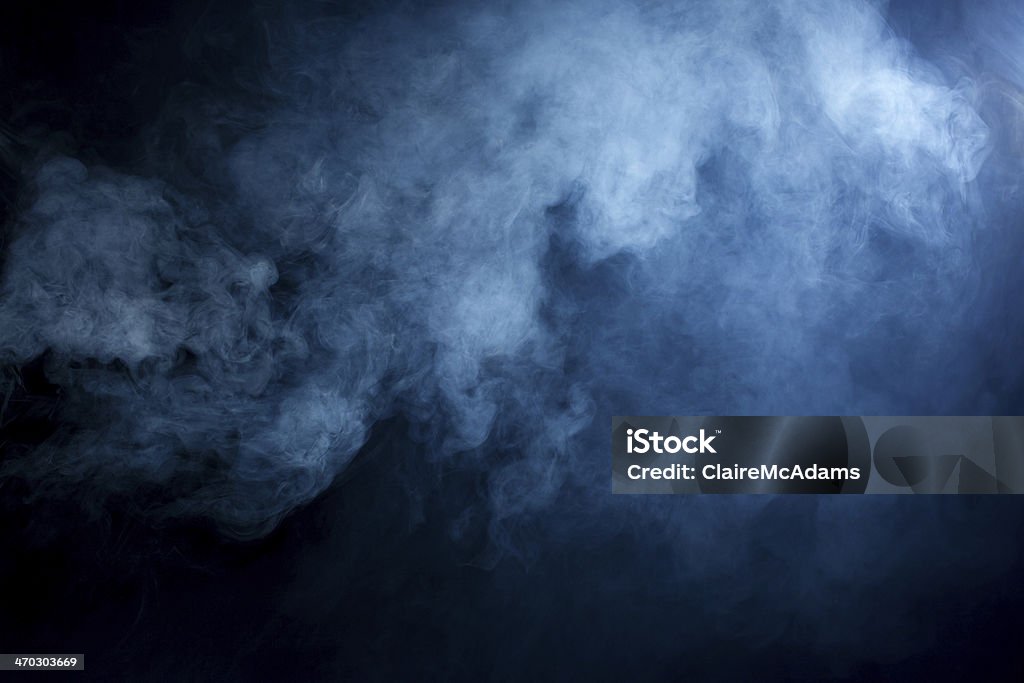 Hazy Blue Smoke on Black Background - 免版稅煙霧 - 物理結構圖庫照片