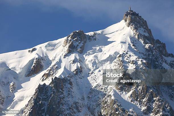 Maciço Do Monte Branco E A Montanha Aiguille Du Midi - Fotografias de stock e mais imagens de Alpes Europeus