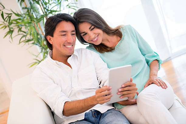 istock Couple online on a digital tablet 470310914