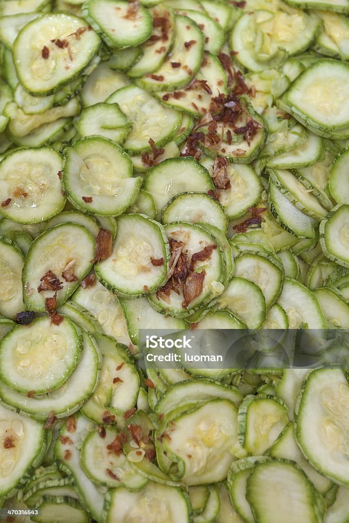 Insalata di cetrioli - Foto stock royalty-free di Alimentazione sana