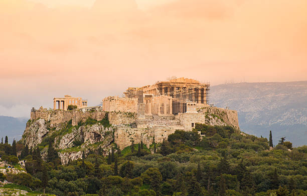 sonnenuntergang auf die akropolis mit dem parthenon - social history minerva past ancient stock-fotos und bilder