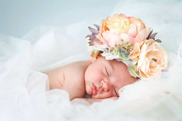 寝室の赤ちゃん - baby people headband portrait ストックフォトと画像