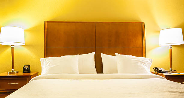 pokój w hotelu - bed and breakfast inn lamp bed zdjęcia i obrazy z banku zdjęć