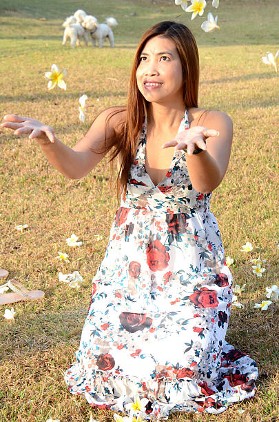 istock Woman flow white flowers 470349391
