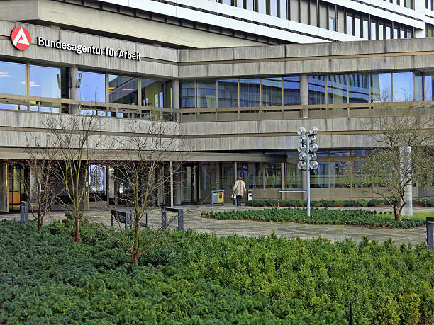 alemão centro de emprego-sede - arbeitsamt imagens e fotografias de stock