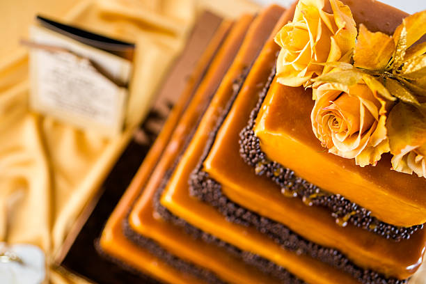 bolo de casamento - cake yellow sweet food banquet - fotografias e filmes do acervo
