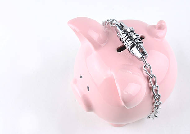 безопасный экономия - budget savings home finances too small стоковые фото и изображения
