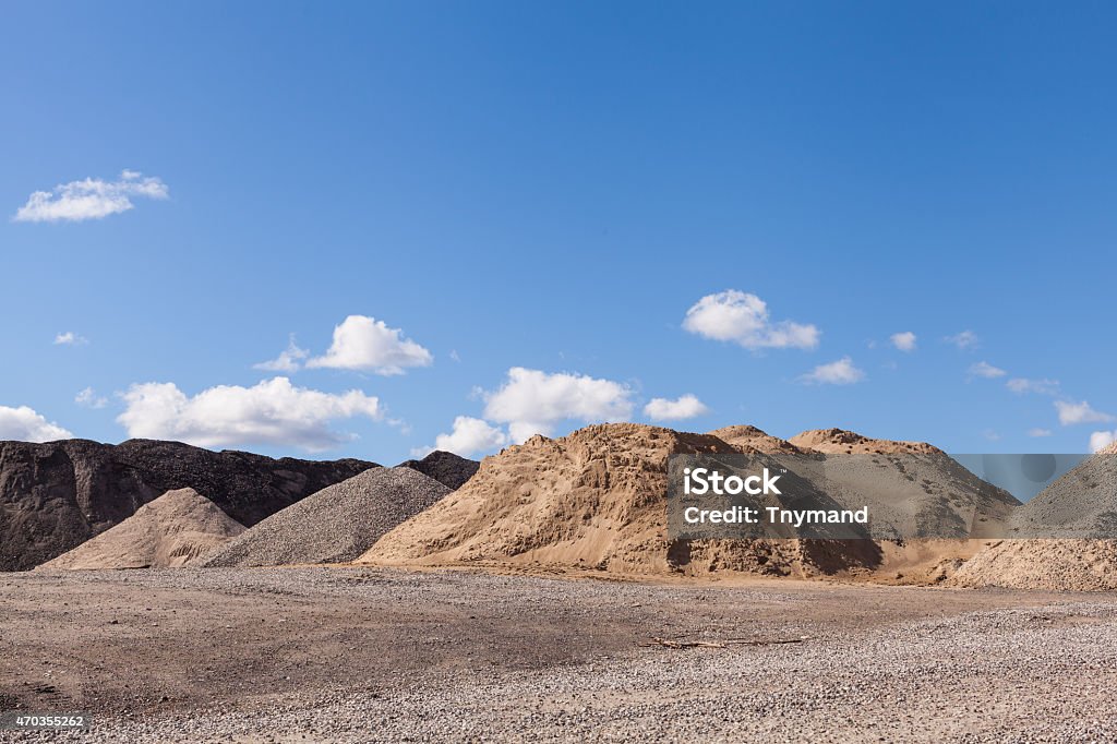 Piles of Gravel at Construction Site under Bright Blue Sky - Royalty-free Zand Stockfoto