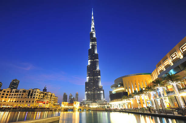 Vue de nuit sur la ville de Dubaï - Photo