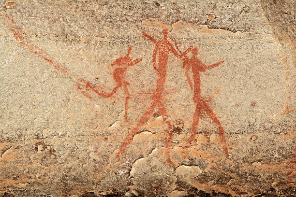 bushman rock pintura - cave painting rock africa bushmen fotografías e imágenes de stock