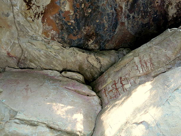 アジアで先史時代の絵画 - aboriginal rock art ストックフォトと�画像