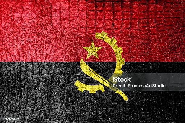 Foto de Bandeira De Angola Pintado Com Textura De Crocodilo De Luxo e mais fotos de stock de Amarelo