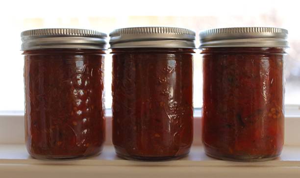 rojo rubí disfrute - chutney jar tomato preserved fotografías e imágenes de stock