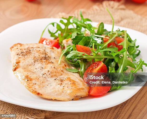 Filetto Di Pollo Alla Griglia Insalata - Fotografie stock e altre immagini di Alimentazione sana - Alimentazione sana, Alla griglia, Antipasto