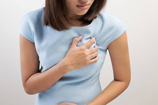 сердечный приступ - human hand help pain heart attack стоковые фото и изображения
