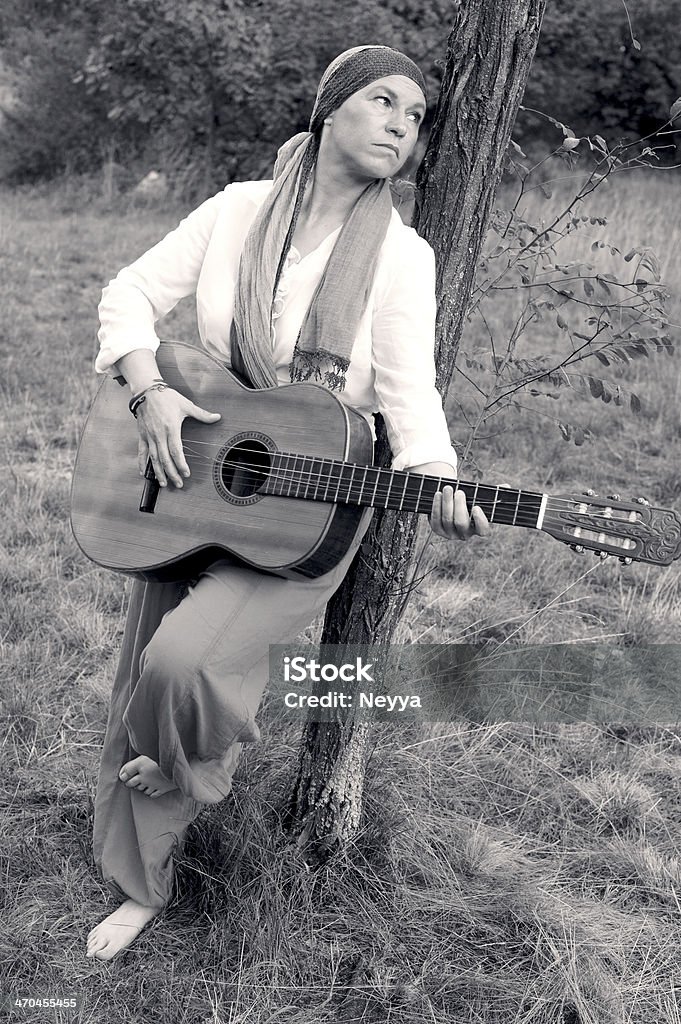 Femmina Gypsy Musicista - Foto stock royalty-free di 45-49 anni