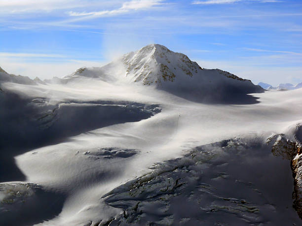 bergspitze - european alps mountain air directly above zdjęcia i obrazy z banku zdjęć