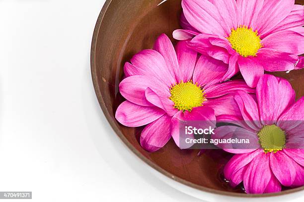 Foto de Óleo De Massagem Aromático Em Tibetano Bowl e mais fotos de stock de Arte, Cultura e Espetáculo - Arte, Cultura e Espetáculo, Aura, Baqueta - Equipamento Musical