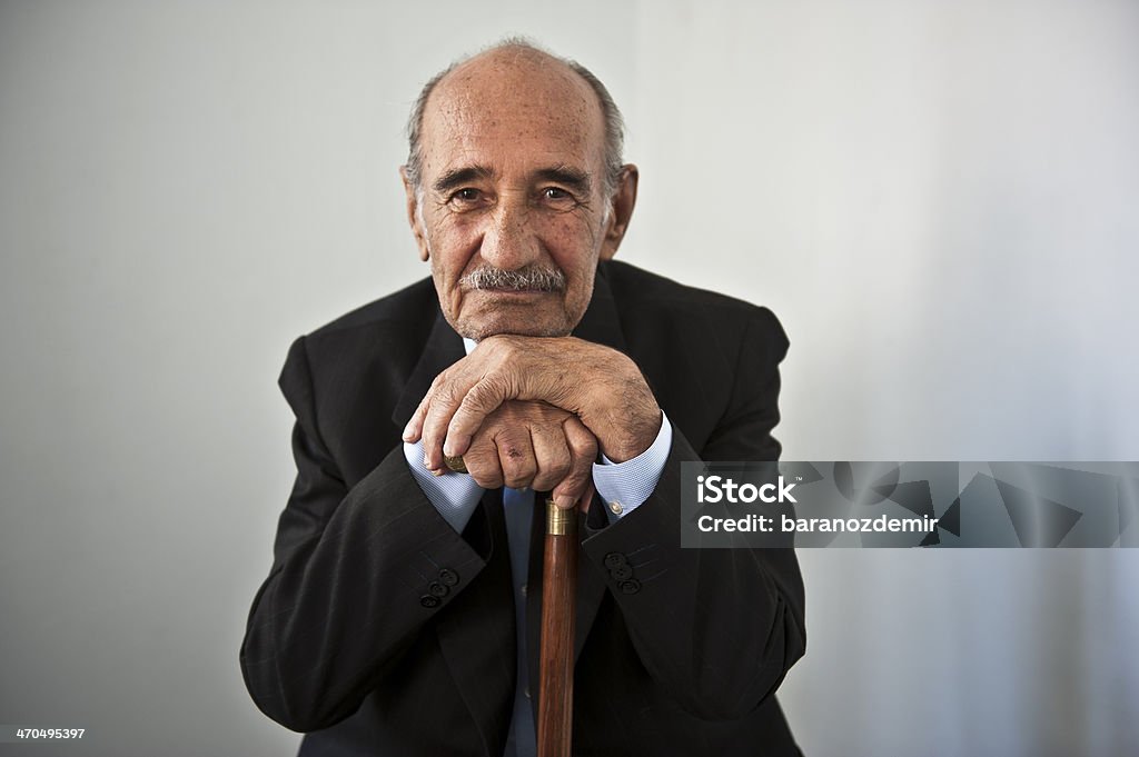 Feliz Homem idoso com uma bengala - Foto de stock de Uma pessoa royalty-free