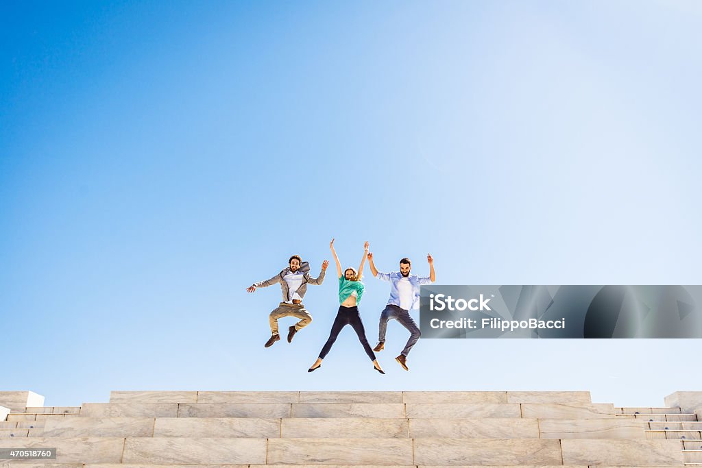 Drei Freunde springen - Lizenzfrei 20-24 Jahre Stock-Foto