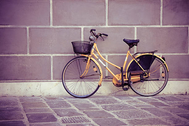 istock Old bike against the wall 470528172