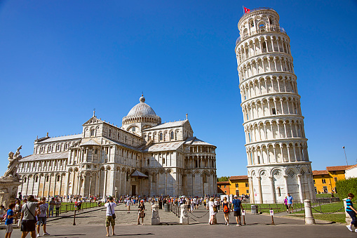 Pisa Leaning tower and Cathedra, and tourists l in Italy