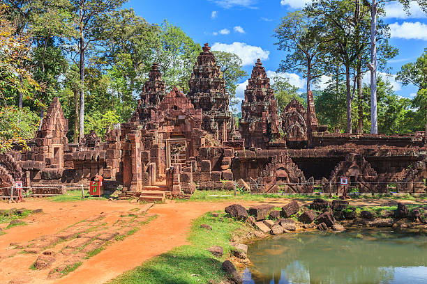 templo banteay srei em siem reap, camboja - srei - fotografias e filmes do acervo