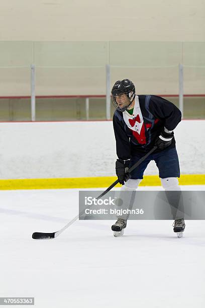 Foto de Jogador De Hóquei Pronto Para O Rosto De Desconto e mais fotos de stock de Adulto - Adulto, Atividade Recreativa, Atleta