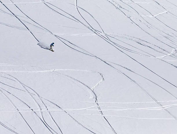istock Snowboarder downhill on off piste slope with newly-fallen snow 470553893