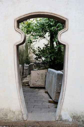 vase-shaped Chinese doorway