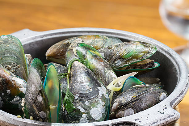 istock Steam the Asian green mussel 470557096