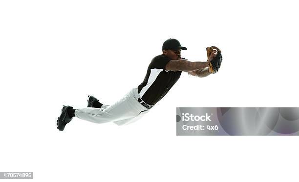 Photo libre de droit de Joueur De Baseball De Saut banque d'images et plus d'images libres de droit de Adulte - Adulte, Baseball, Cadrage en pied