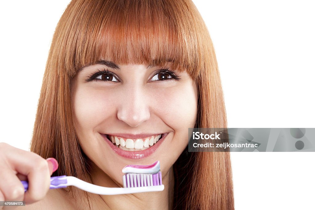 Mujer dientes de limpieza - Foto de stock de 20 a 29 años libre de derechos