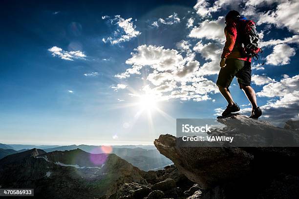 Foto de Surpreendente e mais fotos de stock de Montanhismo - Montanhismo, Acima, Aspiração