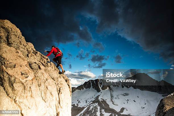 Cume De Escalada - Fotografias de stock e mais imagens de Ao Ar Livre - Ao Ar Livre, Aspiração, Atividade