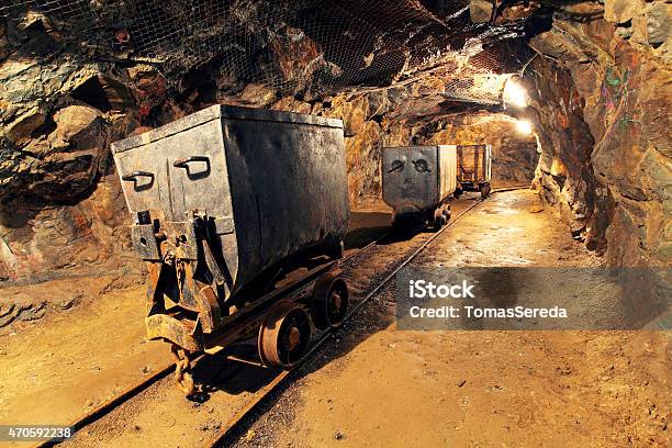 Bergbaueinkaufswagen In Silber Gold Kupfer Mine Stockfoto und mehr Bilder von Goldmine - Goldmine, Bergbau, Gold - Edelmetall