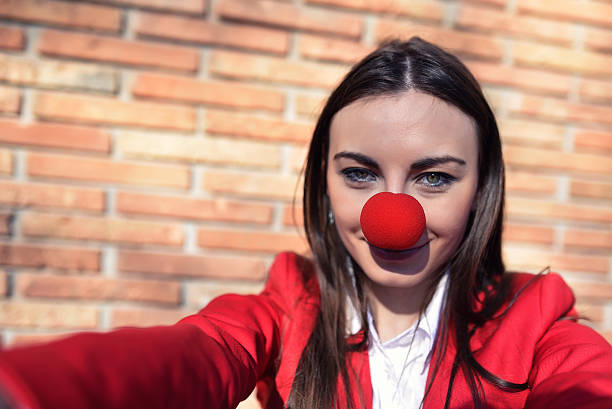 donna d'affari prendendo selfie - curtain red color image clown foto e immagini stock