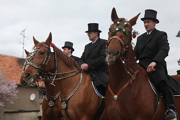 sorbian пасха riders в верхней части lusatia, саксония, германия. - sorben стоковые фото и изображения