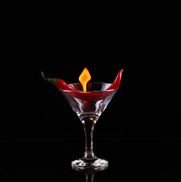 flaming cocktail auf schwarz - martini brand vermouth stock-fotos und bilder