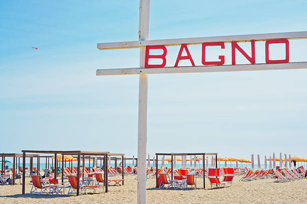 bagno-banho, praia italiana - clear sky italy tuscany image imagens e fotografias de stock