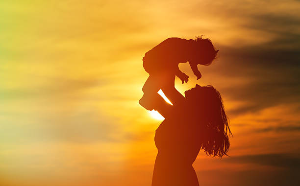 istock mother and little daughter play at sunset 470603532