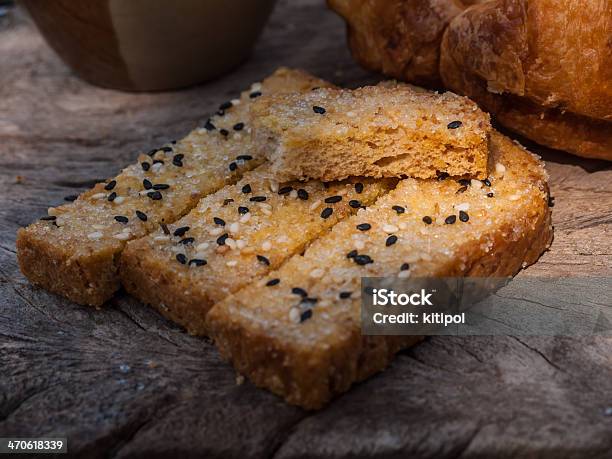 Brot Stockfoto und mehr Bilder von Baguette - Baguette, Bauholz-Brett, Brotsorte