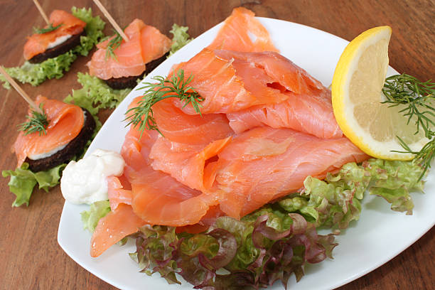 коп�чёный лосось - plate salmon food dinner стоковые фото и изображения