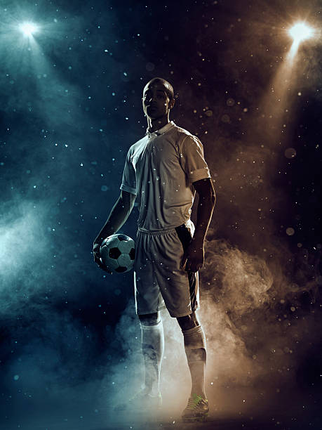 jogador de futebol com bola - soccer soccer player stadium soccer ball - fotografias e filmes do acervo