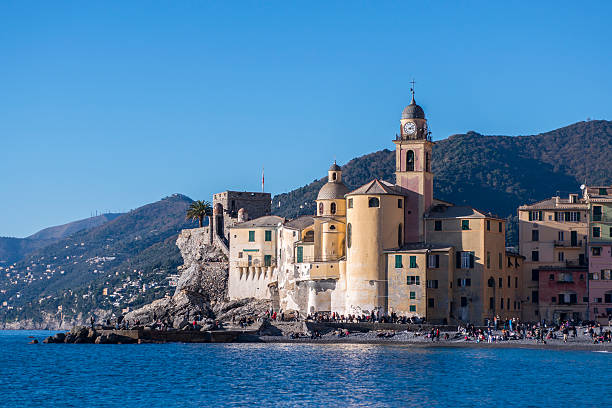 istock Basilica Santa Maria dell'Assunta in Camogli 470650064