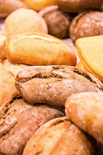 pães variados - bread soda bread baked sesame - fotografias e filmes do acervo