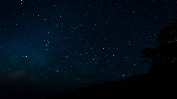 Noc czas z gwiazdy w przestrzeni powietrznej – zdjęcie