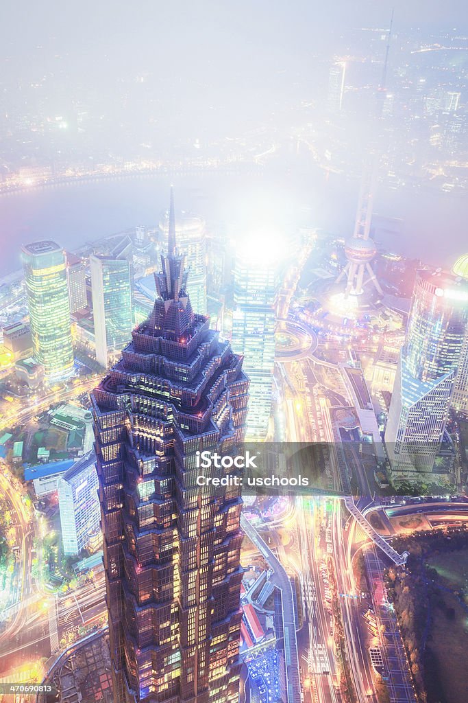 Les toits de Shanghai, de nuit - Photo de Bâtiment vu de l'extérieur libre de droits