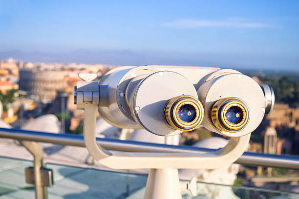 binoculare primo piano. - binoculars watching optical instrument closed foto e immagini stock